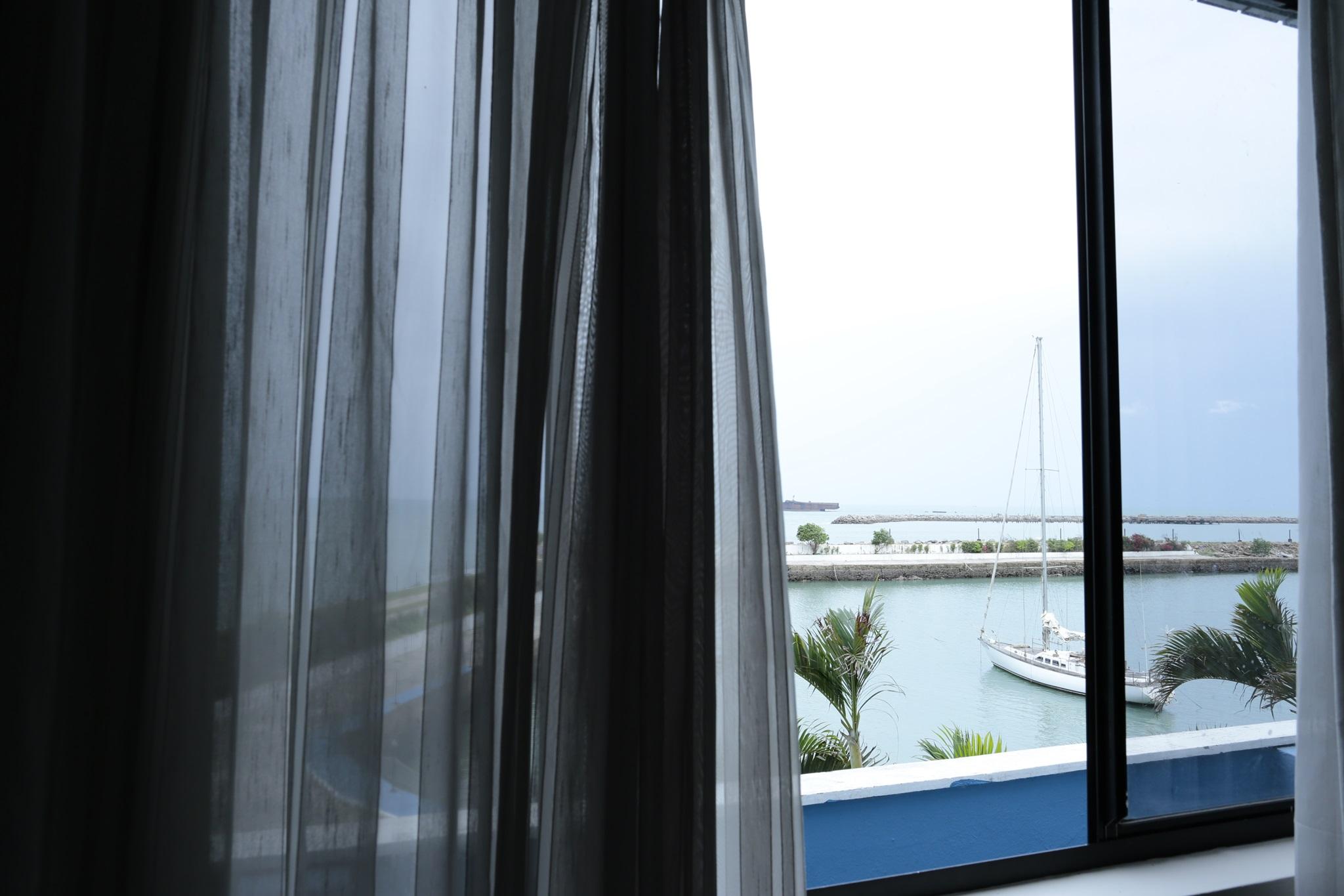 Marina Park Hotel ฟอร์ตาเลซา ภายนอก รูปภาพ A window with a curtain