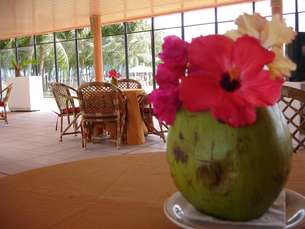 Marina Park Hotel ฟอร์ตาเลซา ภายนอก รูปภาพ A coconut drink